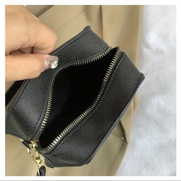 🆕 Tombstone - Coffin “Never Trust The Living” Crossbody Bag - Beetlejuice - Picture 6 of 16